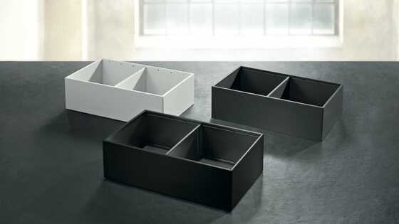 Herrajes Bulnes - El cubertero cajón negro AMBIA-LINE de Blum organiza tus  cajones de una manera increíble y te permitirá hacer espacio para nuevas  herramientas en tu cocina. Conócelos en línea: www.HerrajesBulnes.com ¡